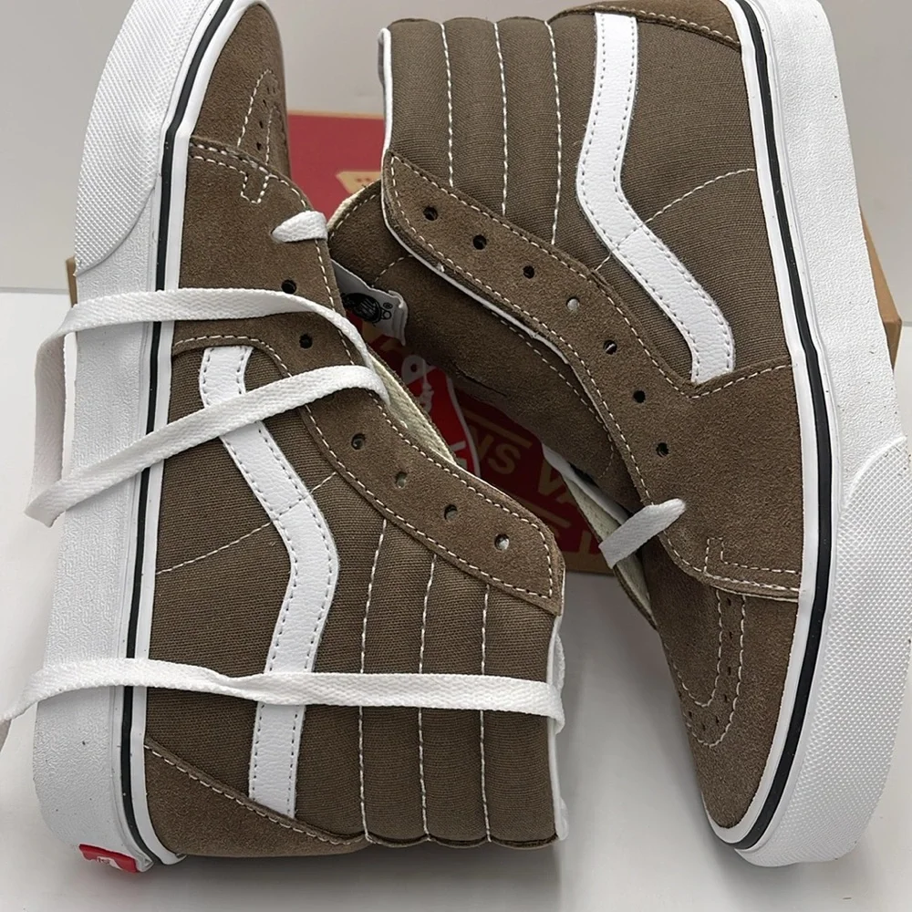 Vans Men’s Sk8-Hi Color Theory Walnut
VN0007NP1NU
Sneakers - Picture 11 of 16